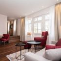502 Wohnzimmer mit Blick ins Schlafzimmer